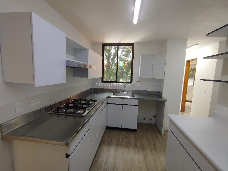 Apartamento de 3 Alcobas con 3 Baños en El Poblado, Transversal Superior - 2