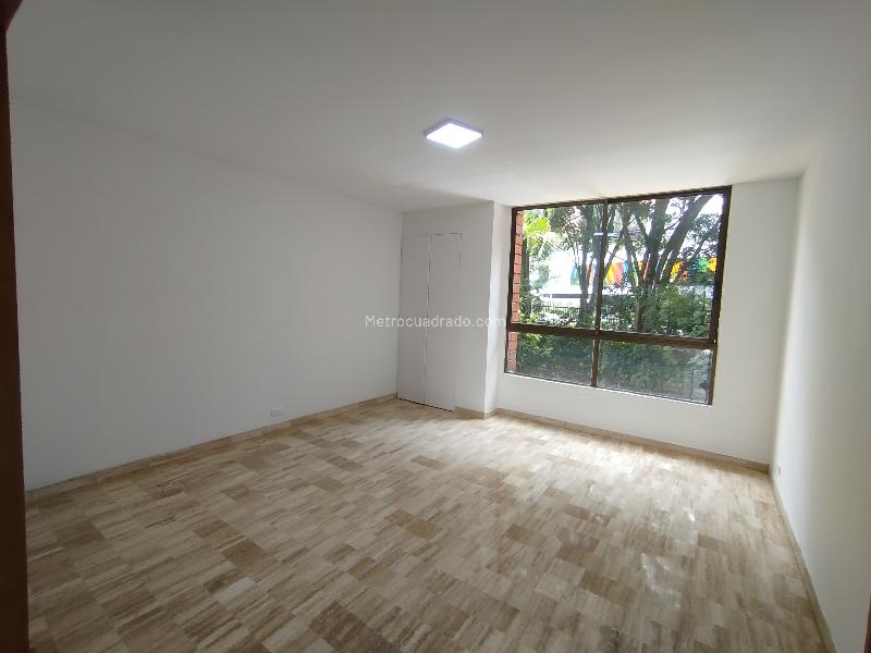 Apartamento de 3 Alcobas con 3 Baños en El Poblado, Transversal Superior - 4