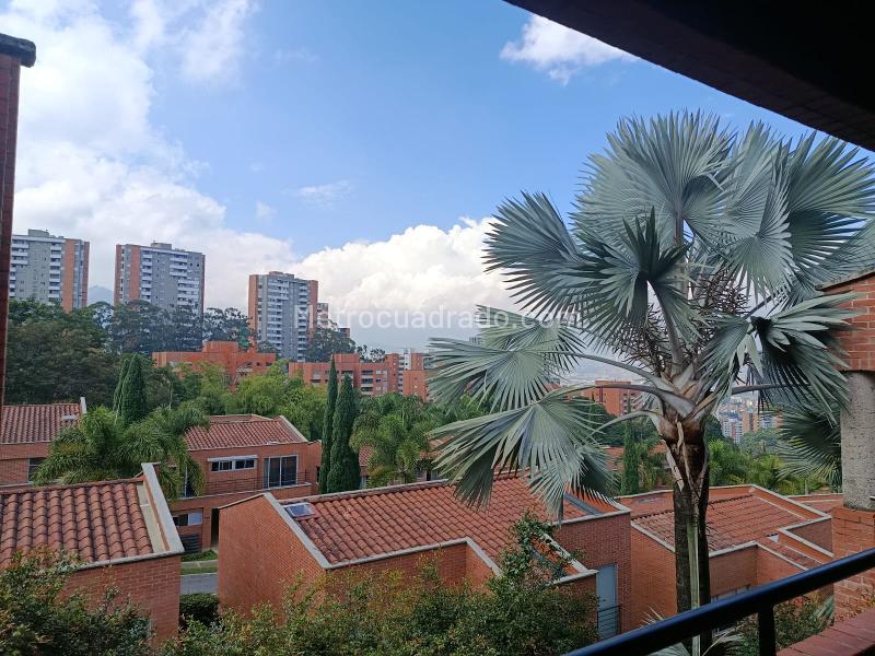 Casa Exclusiva de 4 Alcobas con Terrazas Privadas en Transversal Intermedia