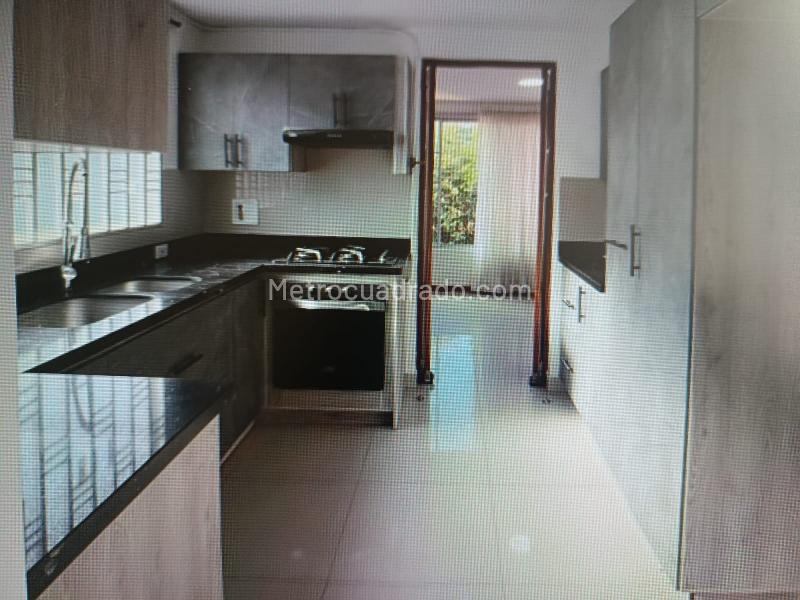 Casa Exclusiva de 4 Alcobas con Terrazas Privadas en Transversal Intermedia - 4