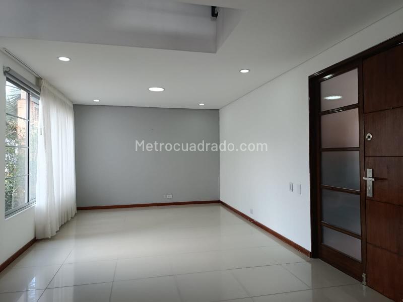 Casa Exclusiva de 4 Alcobas con Terrazas Privadas en Transversal Intermedia - 7