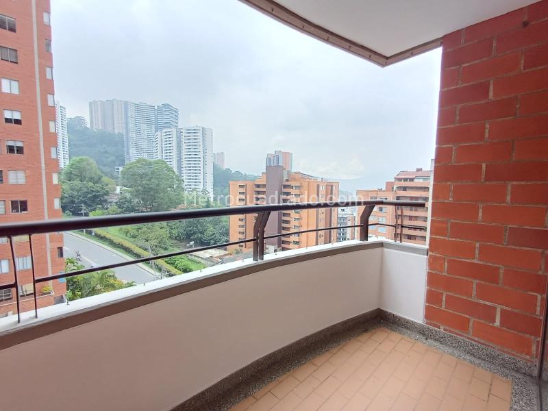 Modern 3BR Apartment with Amenities in Loma Del Indio - 2