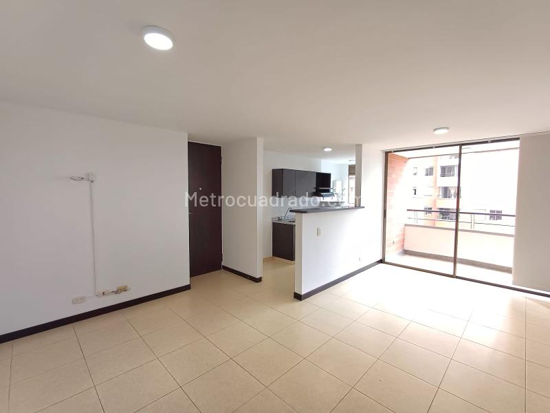 Modern 3BR Apartment with Amenities in Loma Del Indio - 5