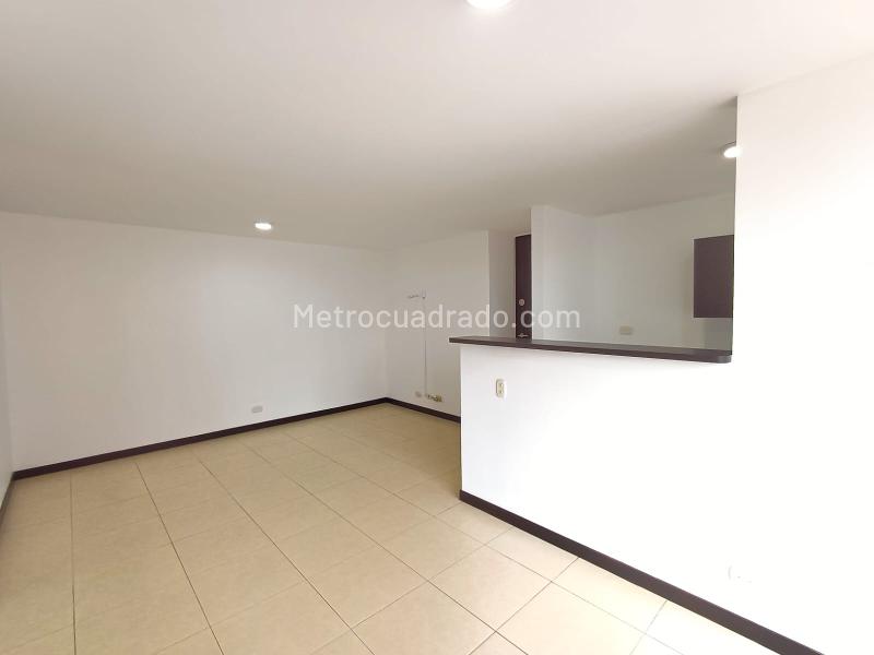 Modern 3BR Apartment with Amenities in Loma Del Indio - 7