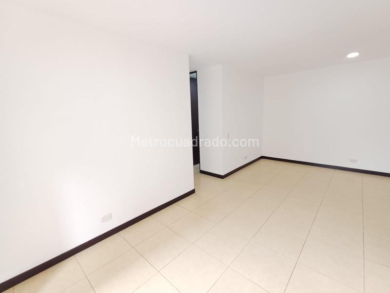 Modern 3BR Apartment with Amenities in Loma Del Indio - 8