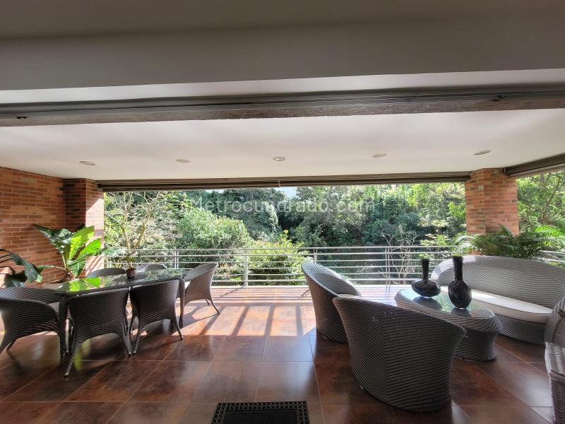 4BR House in Loma De Los Benedictinos (516 m²)