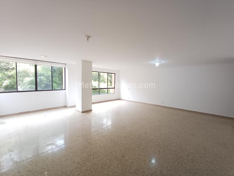 Apartamento Amplio de 3 Alcobas en Los Parra, El Poblado - 3