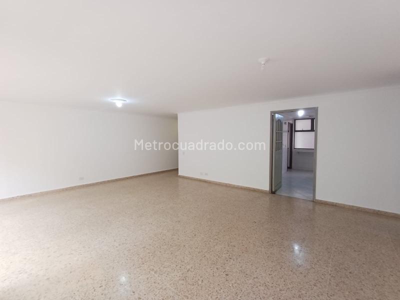 Apartamento Amplio de 3 Alcobas en Los Parra, El Poblado - 4