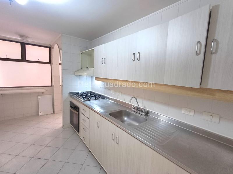 Apartamento Amplio de 3 Alcobas en Los Parra, El Poblado - 5