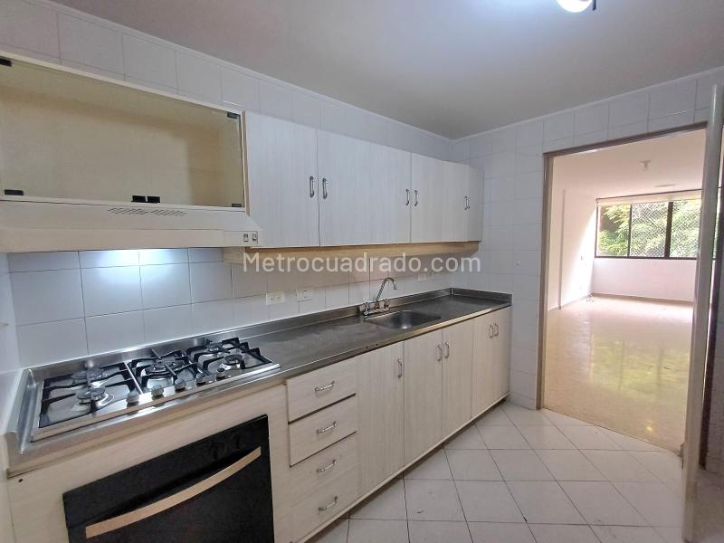 Apartamento Amplio de 3 Alcobas en Los Parra, El Poblado - 6