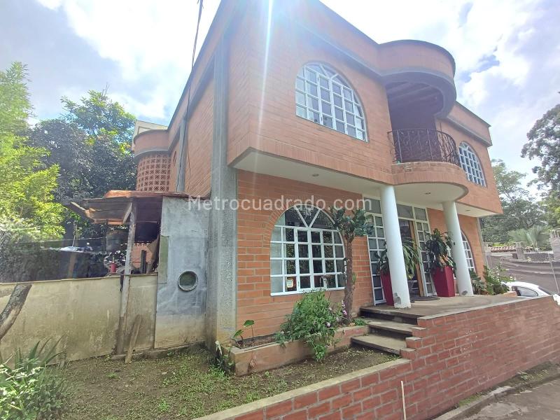 Casa versátil de 4 alcobas en Transversal Intermedia, El Poblado - 4