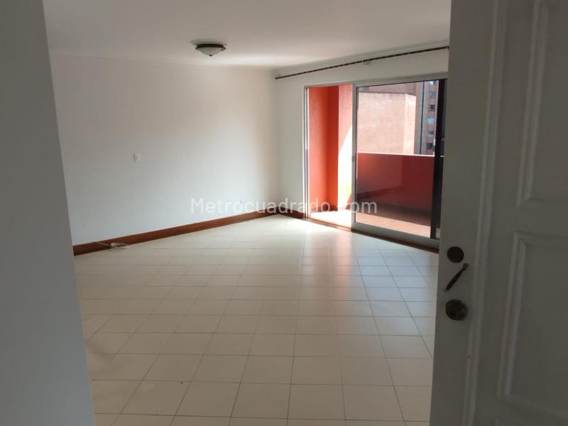 Spacious 4BR Apartment Near Segundo Parque in Laureles - 4