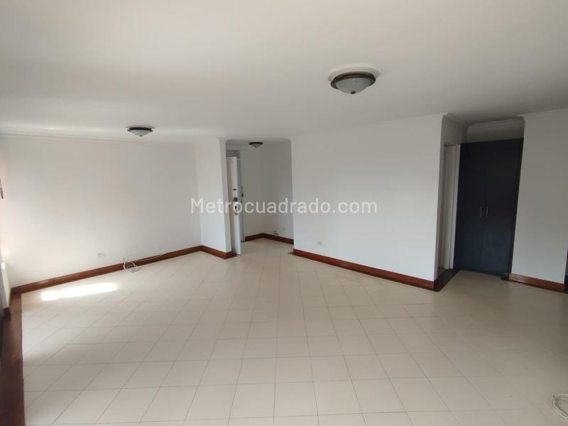 Spacious 4BR Apartment Near Segundo Parque in Laureles - 5