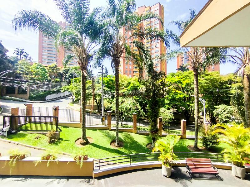 Apartamento de 3 Alcobas con Vista a la Ciudad y Balcón en El Campestre - 4