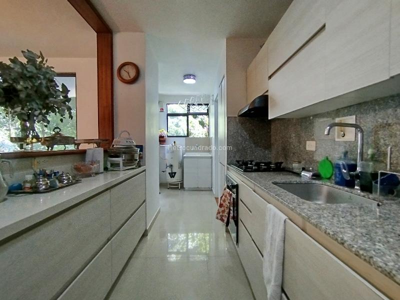 Apartamento de 3 Alcobas con Vista a la Ciudad y Balcón en El Campestre - 8