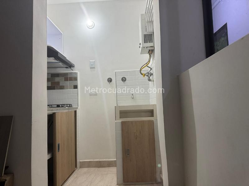 Apartaestudio de 1 Alcoba en Arriendo en Buenos Aires (Cerca al Tranvía) - 2