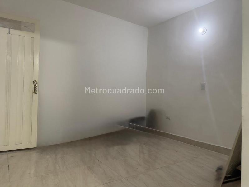 Apartaestudio de 1 Alcoba en Arriendo en Buenos Aires (Cerca al Tranvía) - 3