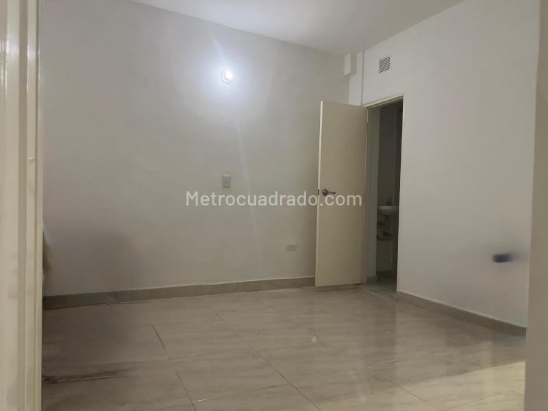 Apartaestudio de 1 Alcoba en Arriendo en Buenos Aires (Cerca al Tranvía) - 4