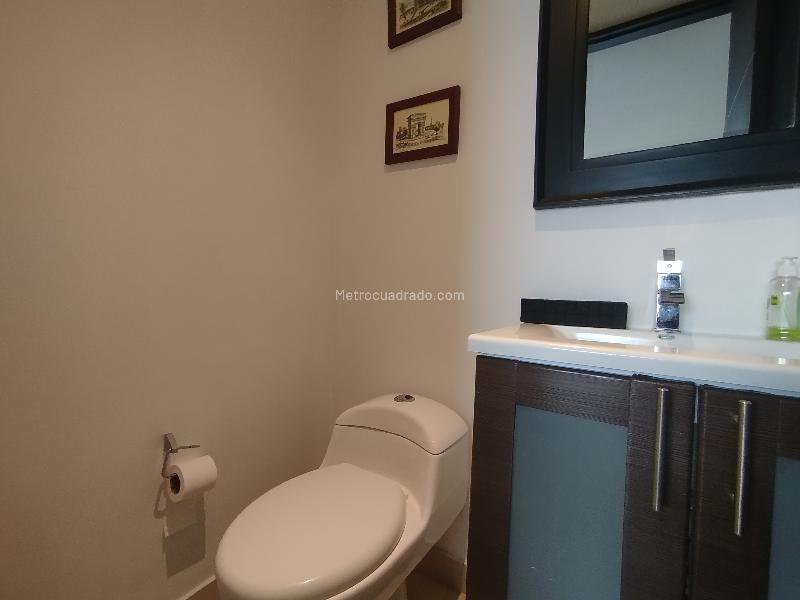 Apartamento Amplio de 2 Alcobas en La Calera El Poblado - 9