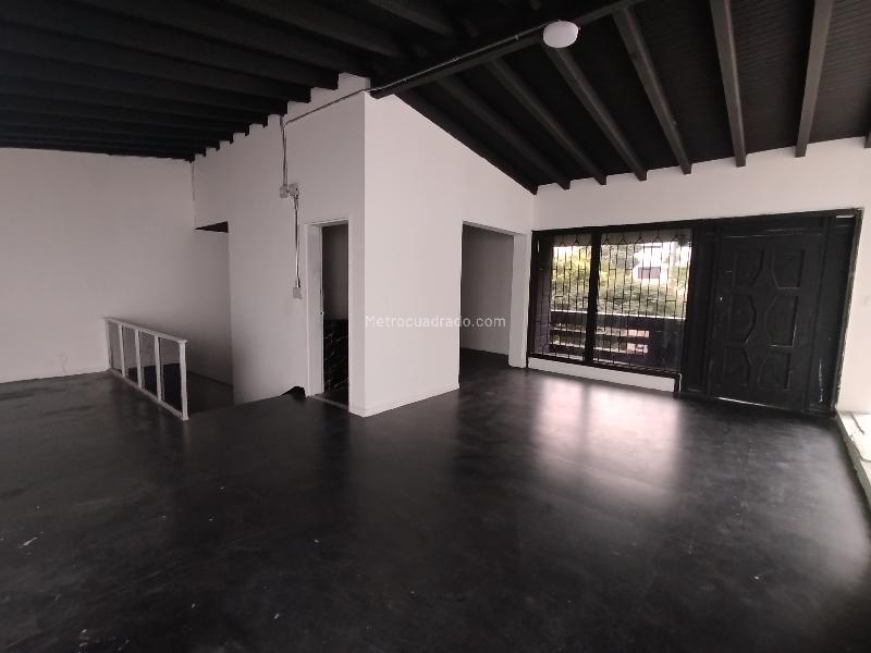 Commercial House for Rent in Laureles - 4