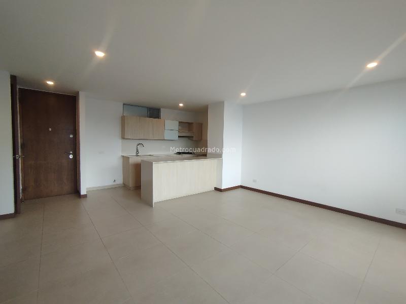 Bright 3BR Apartment with Balcony in Los Gonzalez