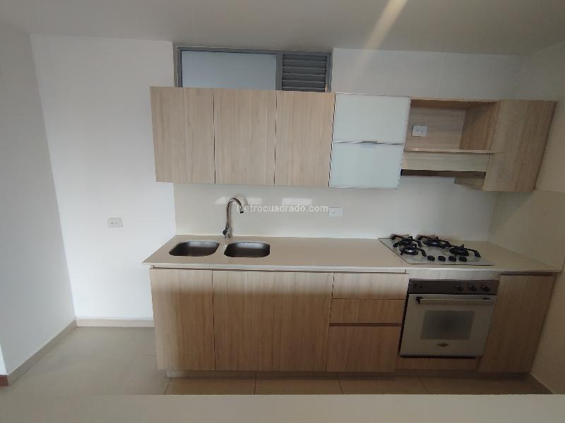 Bright 3BR Apartment with Balcony in Los Gonzalez - 3