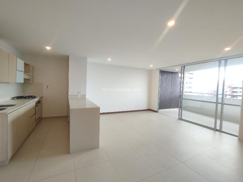 Bright 3BR Apartment with Balcony in Los Gonzalez - 4