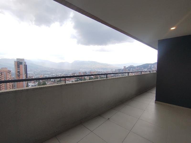 Bright 3BR Apartment with Balcony in Los Gonzalez - 7