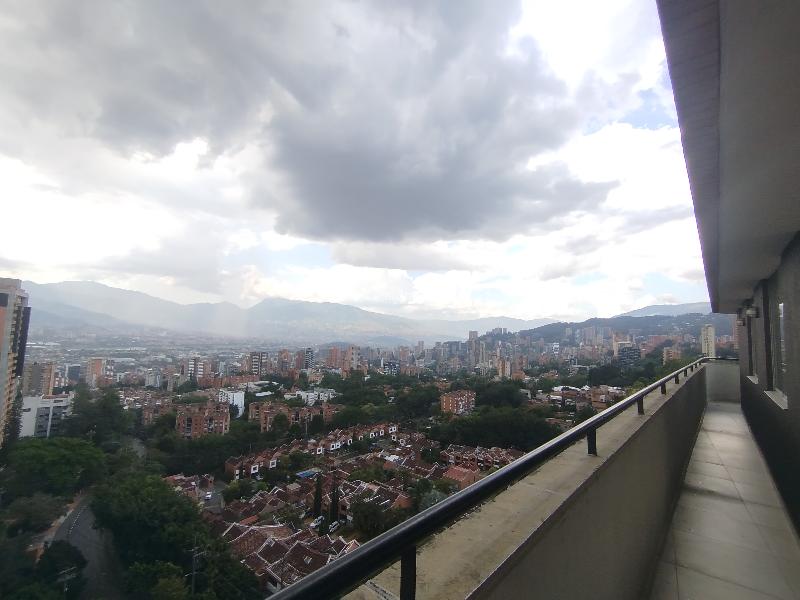 Bright 3BR Apartment with Balcony in Los Gonzalez - 8