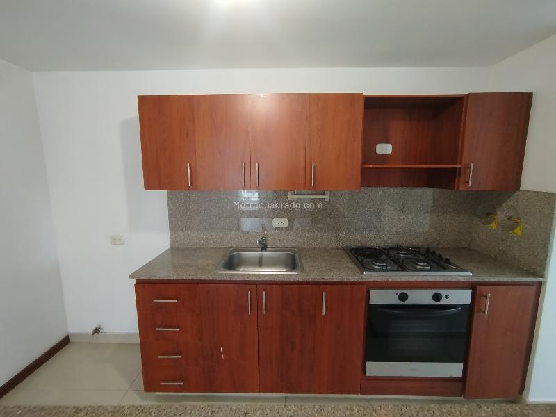 Apartamento de 2 Alcobas con Balcón en Castropol - 2