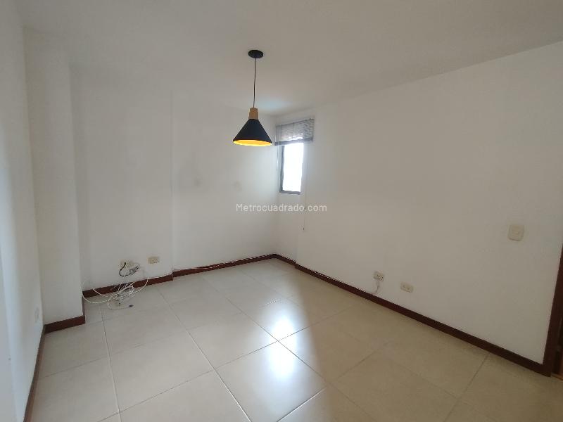 Apartamento de 2 Alcobas con Balcón en Castropol - 6