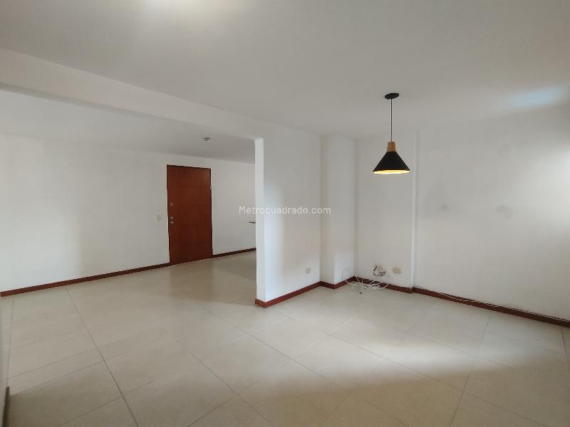 Apartamento de 2 Alcobas con Balcón en Castropol - 7