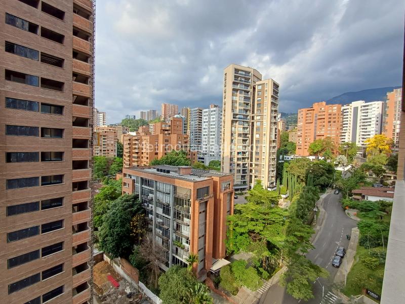 Charming 2BR Apartment with Pool in Lalinde - 3