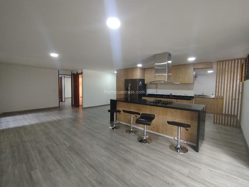 Apartamento Amplio de 3 Alcobas con Piscina en El Poblado - 2