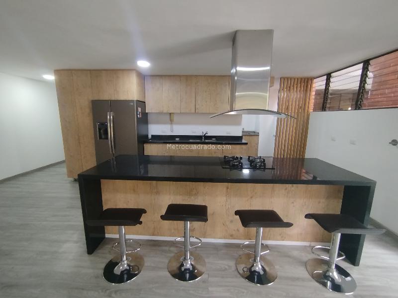 Apartamento Amplio de 3 Alcobas con Piscina en El Poblado - 3