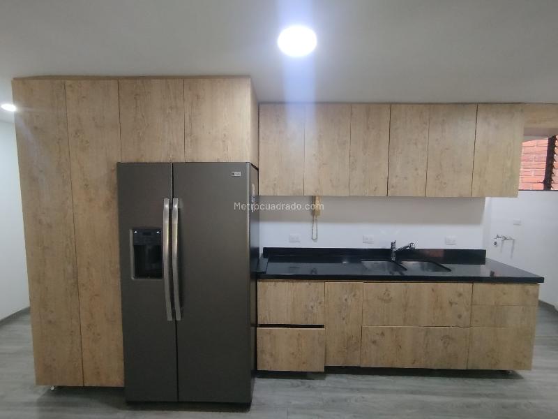 Apartamento Amplio de 3 Alcobas con Piscina en El Poblado - 4