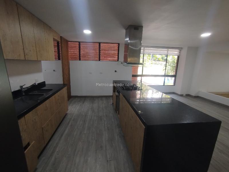 Apartamento Amplio de 3 Alcobas con Piscina en El Poblado - 5