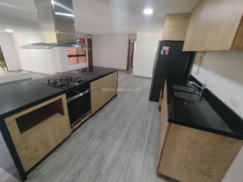 Apartamento Amplio de 3 Alcobas con Piscina en El Poblado - 6