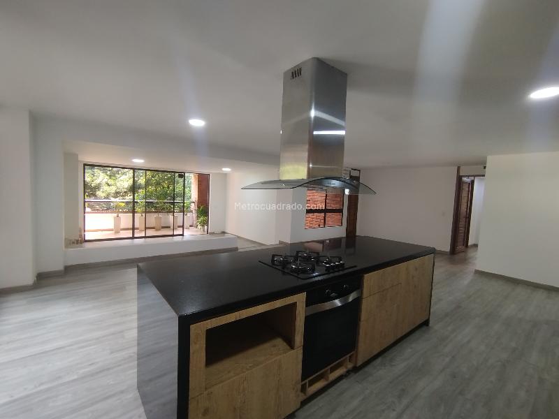 Apartamento Amplio de 3 Alcobas con Piscina en El Poblado - 7