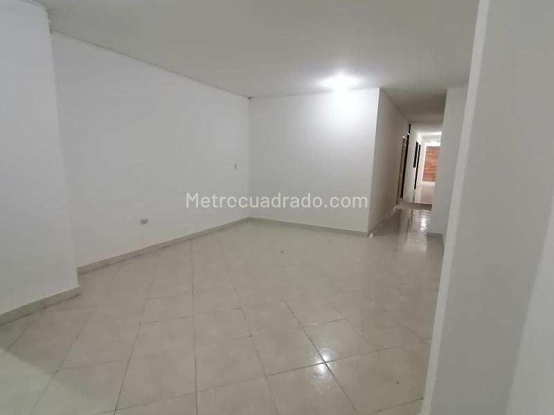 Apartamento Amplio de 3 Alcobas en Barrio Cristóbal