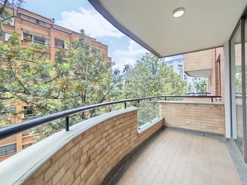 Apartamento Estiloso de 3 Alcobas en El Poblado con Piscina - 4