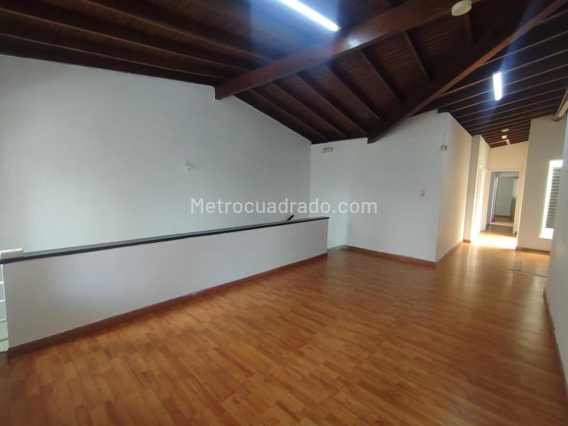 Versatile 5BR House for Rent in Laureles - 2