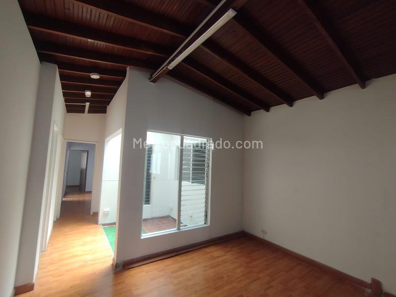 Versatile 5BR House for Rent in Laureles - 4