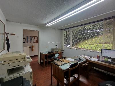 Casa de 5 alcobas en arriendo en Vizcaya, Medellín, 732 m² · foto 2 de 20