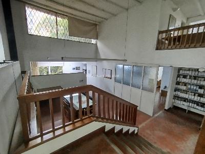 Casa de 5 alcobas en arriendo en Vizcaya, Medellín, 732 m² · foto 3 de 20