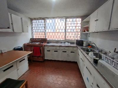 Casa de 5 alcobas en arriendo en Vizcaya, Medellín, 732 m² · foto 16 de 20