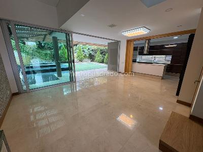 Casa en Arriendo, Loma El Atravezado, Envigado en Envigado, de Acrecer S.A.S.