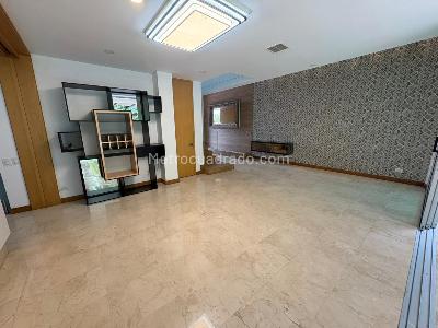 Casa de 3 alcobas en arriendo en Loma El Atravezado, Envigado, 407 m² · foto 2 de 20