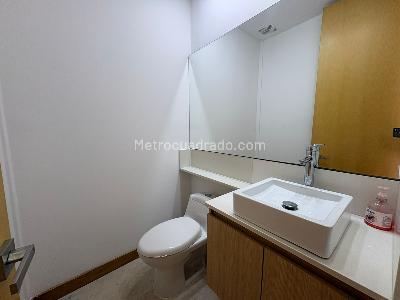 Casa de 3 alcobas en arriendo en Loma El Atravezado, Envigado, 407 m² · foto 9 de 20
