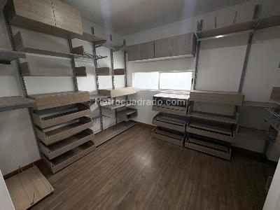 Casa de 3 alcobas en arriendo en Loma El Atravezado, Envigado, 407 m² · foto 17 de 20
